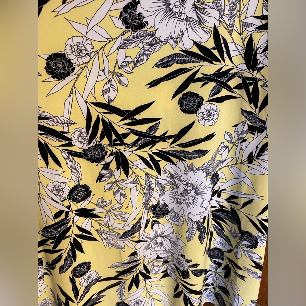 Beautiful yellow, black & white floral tank, size XL by Kasper in EUC - Picture 9 of 13